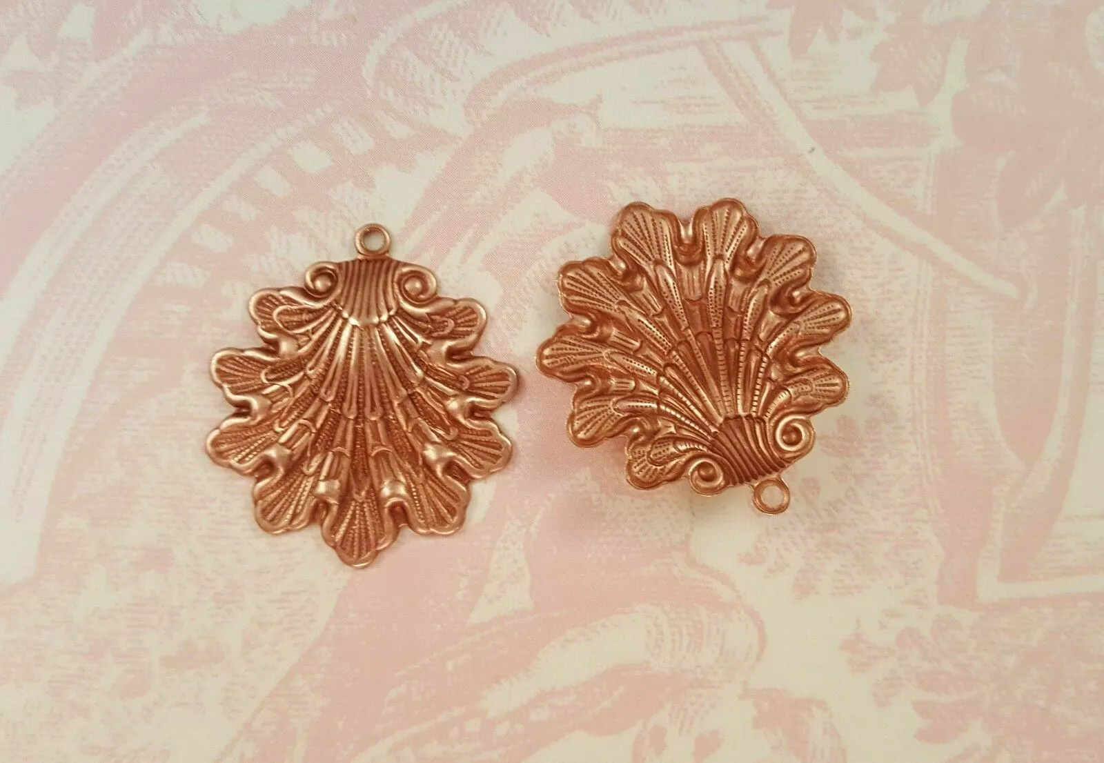 Brass Victorian Shell Charms x 2 - 5144S.