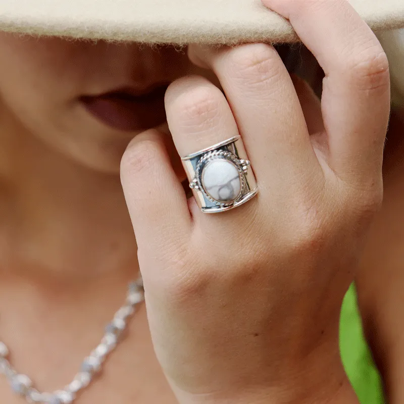 Meila Howlite Silver Saddle Ring