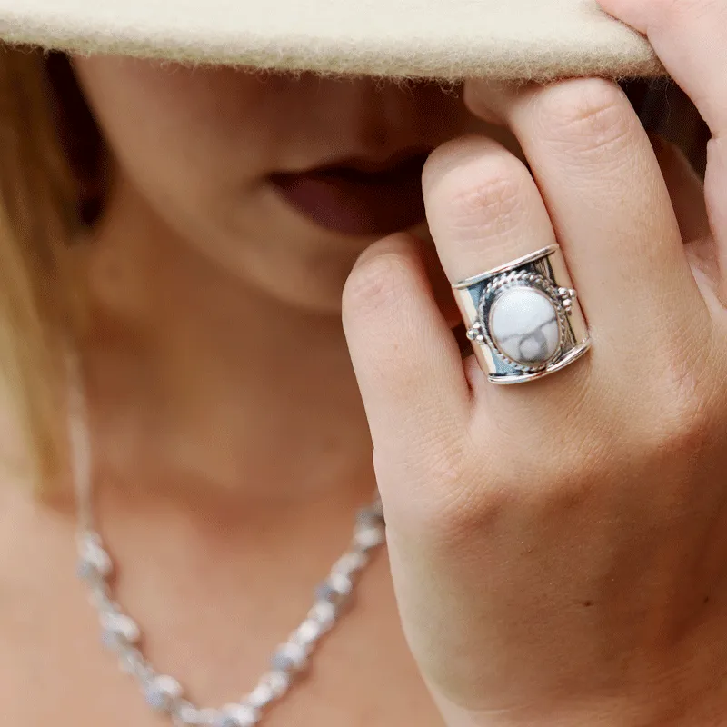 Meila Howlite Silver Saddle Ring