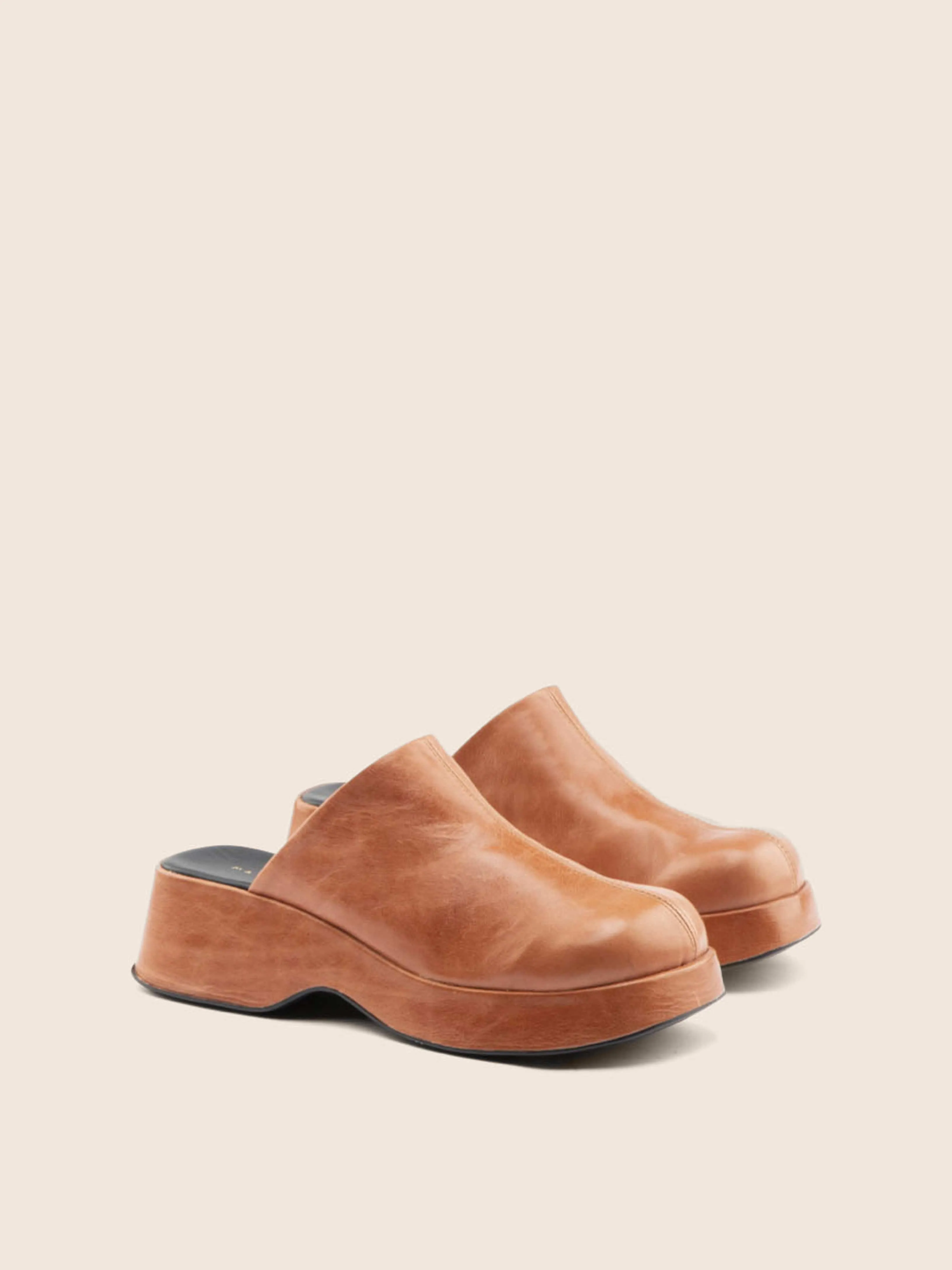 Vera Caramel Clog