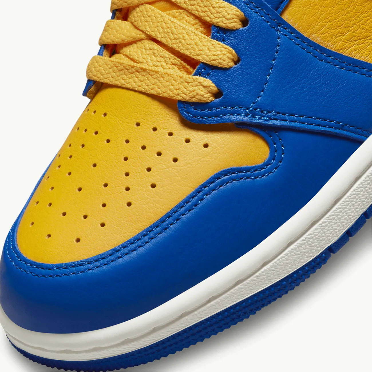 WOMENS AIR JORDAN 1 RETRO HI OG VARSITY MAIZE GAME ROYAL SAIL